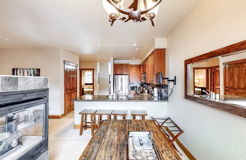 Copper Mountain Village Condo | Top-floor condo with balcony, mountain views & hot tubs - walk to lifts