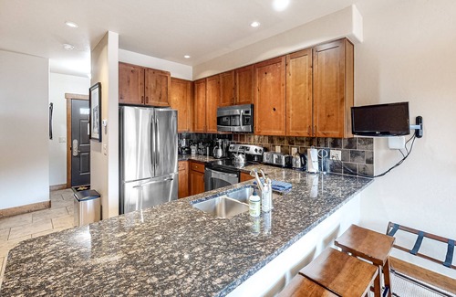 Copper Mountain Village Condo | Top-floor condo with balcony, mountain views & hot tubs - walk to lifts