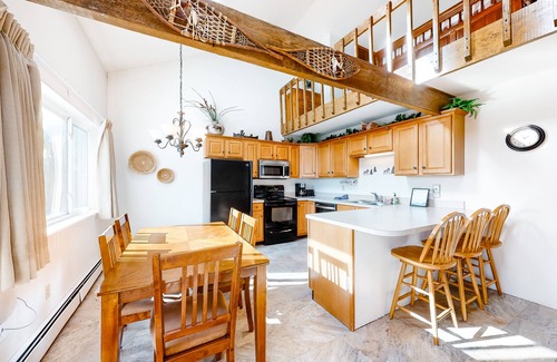 Wildernest Condo | Top-floor condo with mountain views, easy skiing, balcony & hiking