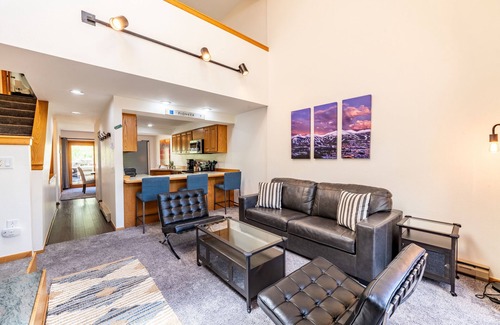 Warrior's Mark House | Townhouse, on bus route, quiet location
