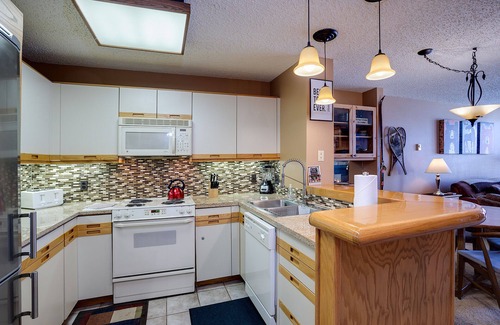 Steamboat Springs Condo | TR1208 | Quiet Location in Building | Winter Shuttle | Hot Tubs