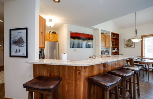 Steamboat Springs Condo | TR1211 | Phenomenal Mtn Getaway | Close to Skiing | Hot Tubs | Winter Shuttle