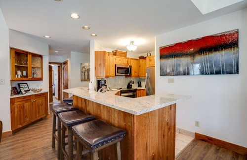 Steamboat Springs Condo | TR1211 | Phenomenal Mtn Getaway | Close to Skiing | Hot Tubs | Winter Shuttle