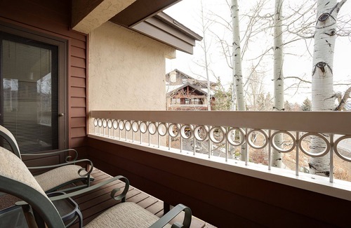 Steamboat Springs Condo | TR1211 | Phenomenal Mtn Getaway | Close to Skiing | Hot Tubs | Winter Shuttle