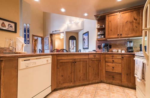 Steamboat Springs Condo | TR1301 | Layout with Loft and Den | Beautiful Décor | Winter Shuttle | Hot Tubs