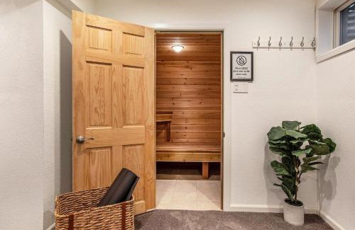 North Central Westminster House | Tranquil Retreat Sauna Master Suite Lrg Yard