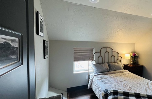 Alma Hostel | Treeline Hostel