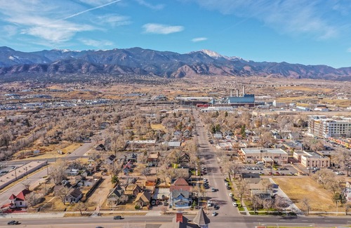 Downtown Colorado Springs Hotel | Trendy Urban Neighborhood & Dog-Friendly Downtown