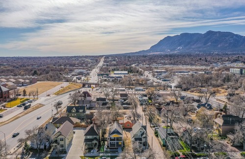 Downtown Colorado Springs Hotel | Trendy Urban Neighborhood & Dog-Friendly Downtown