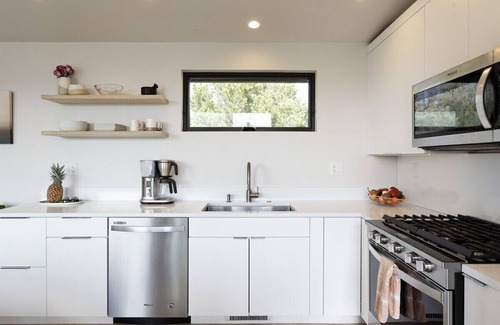 Missouri Heights House | Twin Peaks | Scenic Hot Tub + Serene Design