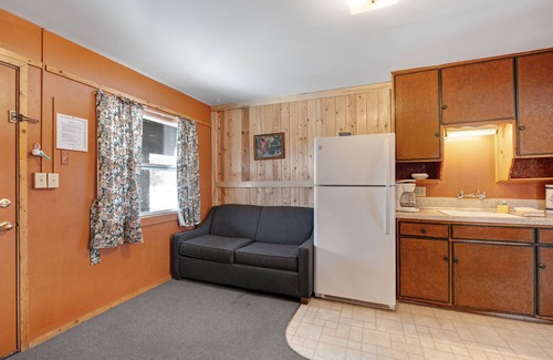 South Fork Cabin | Two Comfortable Cabins in the Heart of South Fork with Firepit & WiFi -Dogs OK