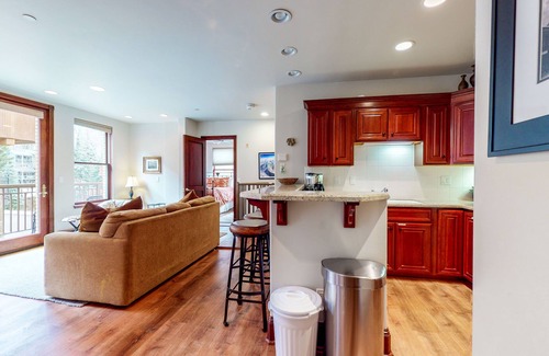 Telluride Condo | Two-story mountain condo with fireplace, grill & balcony