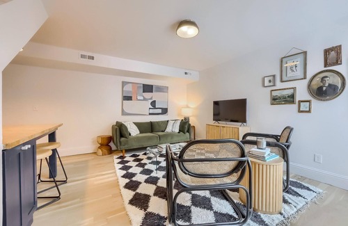 Curtis Park House | Updated Carriage House in heart of RiNo
