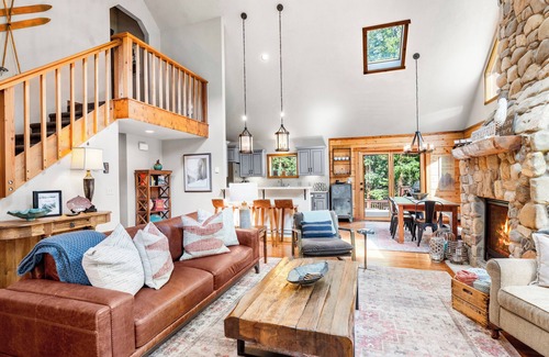 Blue River House | Updated & Spacious Cabin, Great Outdoor Space