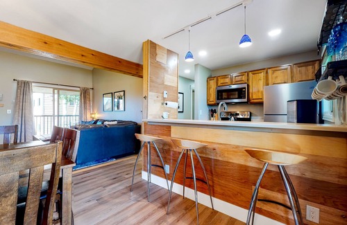 Steamboat Springs Condo | Updated, Top-Floor Condo w/Gas Fireplace, Shared Pool/Hot Tub - Walk to Shuttle