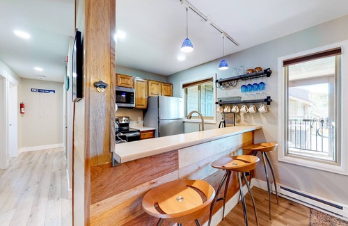 Steamboat Springs Condo | Updated, Top-Floor Condo w/Gas Fireplace, Shared Pool/Hot Tub - Walk to Shuttle