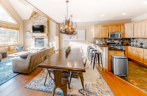 Winter Park House | Upscale Retreat w/Mountain Views, Private Hot Tub - Walk to Winter Park Lift