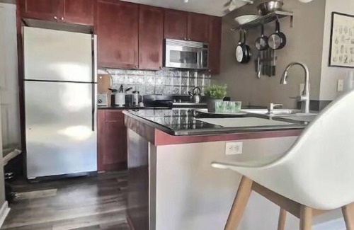 Cheesman Park Apartment | Urban Denver 2BR Flat, Steps to Botanical Garden