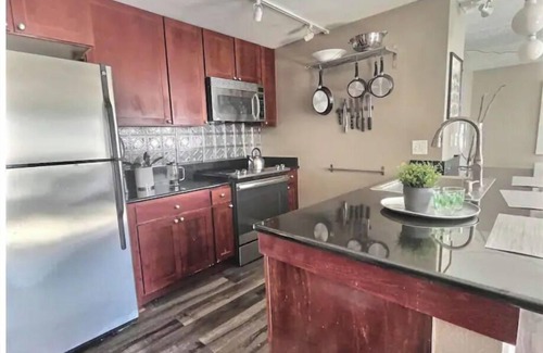 Cheesman Park Apartment | Urban Denver 2BR Flat, Steps to Botanical Garden