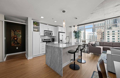 Downtown Denver Condo | 122 m² Condo ∙ 2 bedrooms ∙ 4 guests