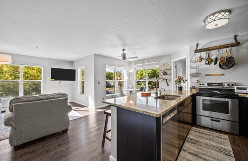 Glenwood Grove - North Iris Condo | 93 m² Condo ∙ 2 bedrooms ∙ 4 guests