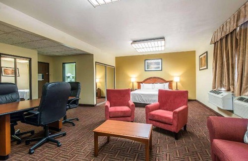 Central Colorado Springs Hotel | 35 m² Hotel ∙ 127 guests