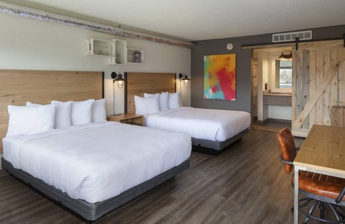 Central Colorado Springs Resort | 250 m² Resort ∙ 127 guests