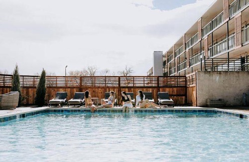 Central Colorado Springs Resort | 250 m² Resort ∙ 127 guests