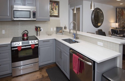 Vail Condo | Vail 21 | Remodeled 2BR Condo in Lionshead Village | Steps from Gondola
