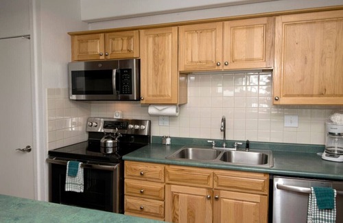 Vail Condo | Vail/Lionshead 2-bedroom condo, walk to Ski Lifts