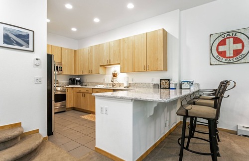 Vail Condo | Vail Modern Spacious Multi-level Villa, SAV4D
