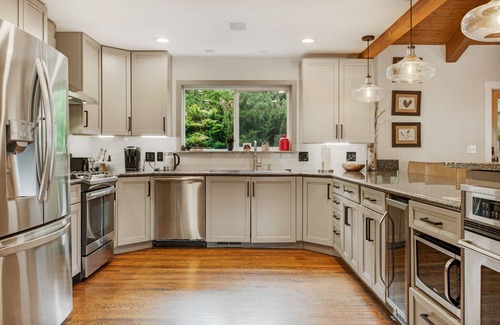 Eagle-Vail House | Vail mountain house! 5 bedrooms plus loft. Hot tub!