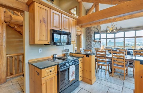 Fraser Condo | Views! 3 family rooms, 2 master suites, Hot Tub!