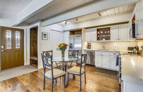 Aspen Condo | Walk Everywhere! Deluxe Downtown Condo w/Hot Tub