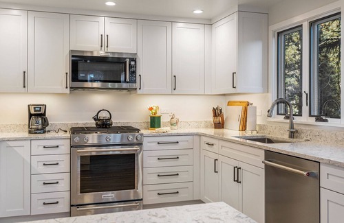 Vail House | Walk to Skiing and Vail Village - Private Hot Tub & Prestigious Forest Road Location
