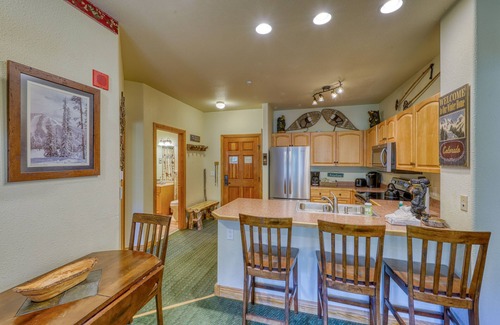 Mountain House Condo | Walk to the Slopes, Amazing Ski Area Views, Shared Hot Tubs Too