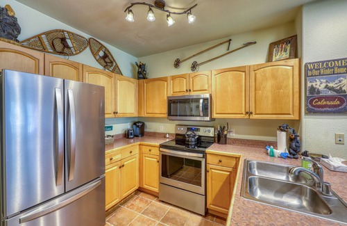 Mountain House Condo | Walk to the Slopes, Amazing Ski Area Views, Shared Hot Tubs Too