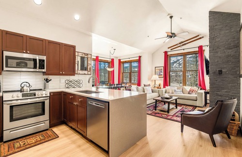 Historic District Condo | Walk to Town/Lifts. Mtn View. Pool, Hot Tubs.