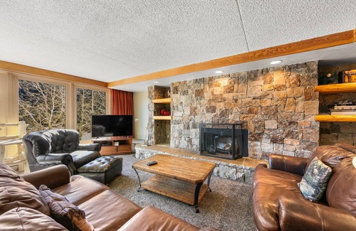 Lakeside Village Condo | Walking Distance to Keystone Conference Center, Mountain Views