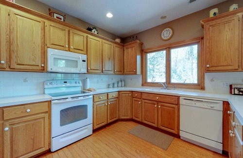Estes Park House | Waterfront living near Estes Park w/furnished deck & river view