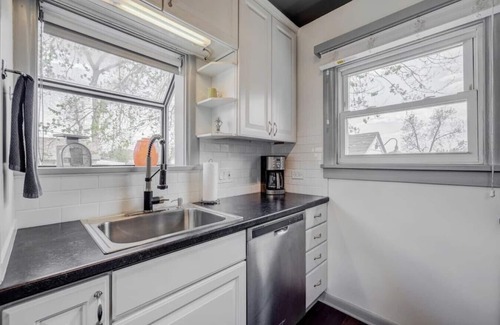 Edgewater House | West Highlands Flat I Sloans Lake I Outdoor Games
