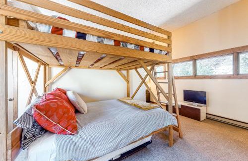 Intermountain Apartment | West Vail Mountain Escape & Kinnikinnick Sunshine House