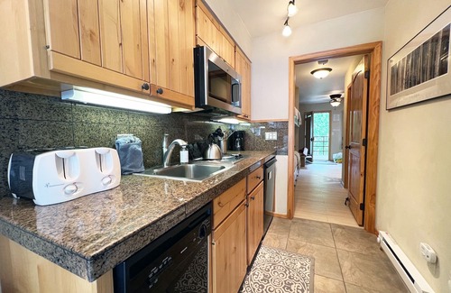 Telluride Condo | Whisper Wood | Mountain & River Views, Top Floor Bay Window
