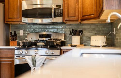 Valley of the Sun House | Whispering Pine Chalet - HotTub, Sauna, StargazingNet
