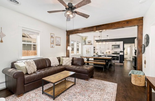 Windsor House | Windsor Farmhouse | Family Fun, Yard & Fireplace