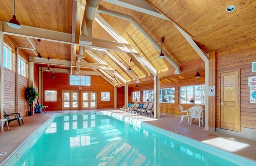 Summit Cove Condo | Woodsy condo with hot tub & pool - great location near ski resorts