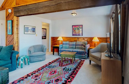 Summit Cove Condo | Woodsy condo with hot tub & pool - great location near ski resorts