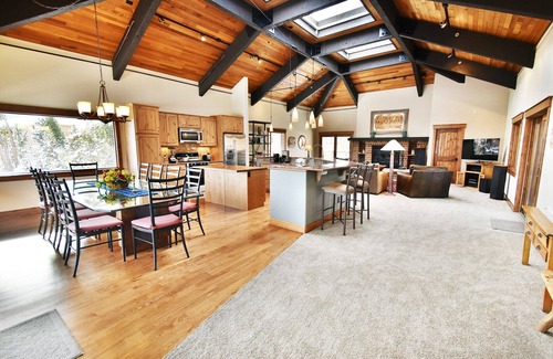 Frisco Condo | WOW Luxury Unit. Easy Drive to 6 Ski Areas. Garage, Elevator. Near Dining