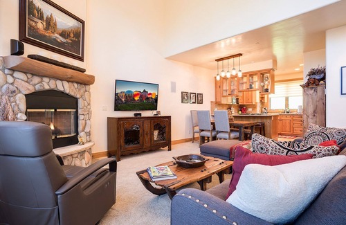 Steamboat Springs House | X2702 | Luxury Townhome | Nice Deck | Winter Shuttle | Pool | Hot Tub