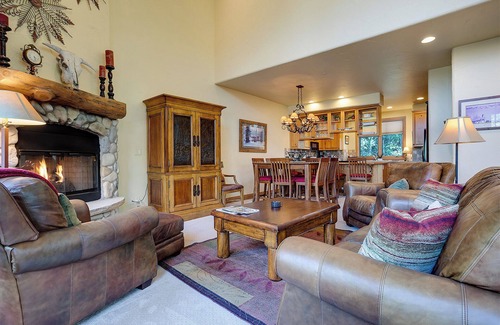 Steamboat Springs House | X2839 | Vaulted Ceilings | Winter Shuttle | Pool | Close to Slopes | Hot Tub